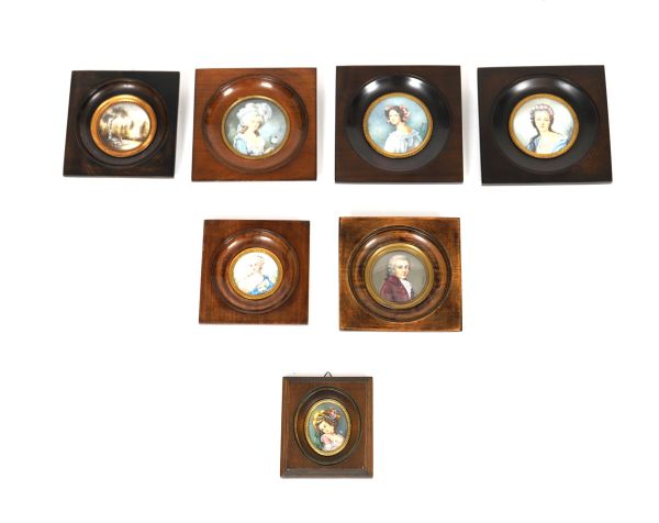 Set of 7 miniatures 