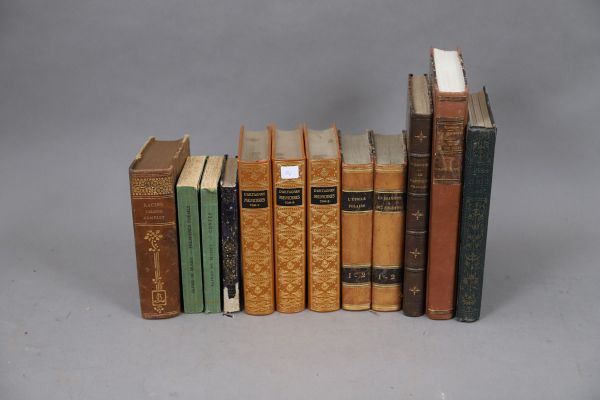 LOT de 12 volumes 