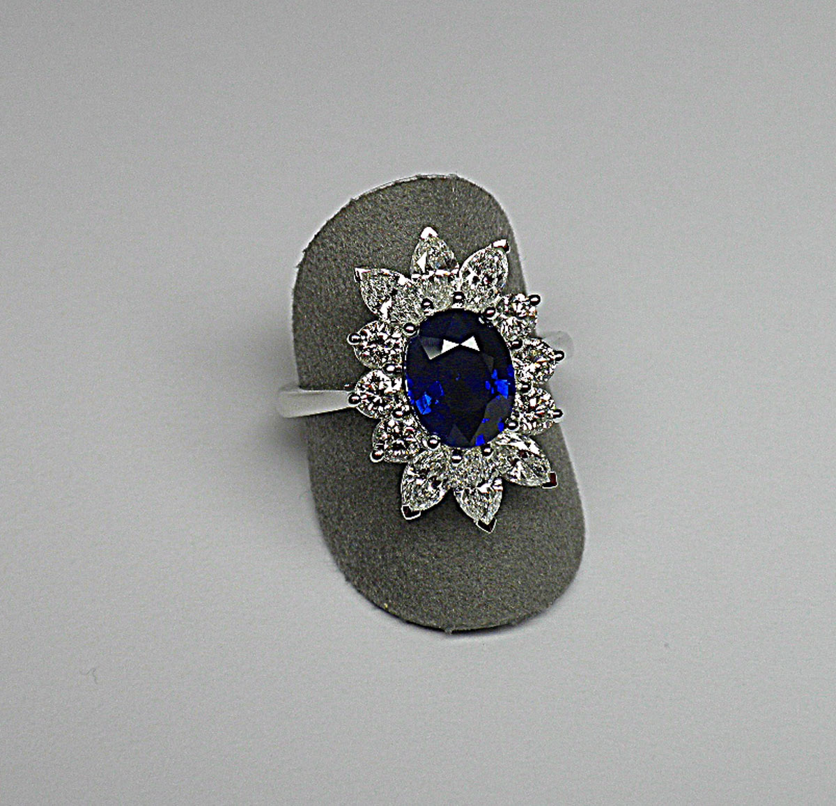 Ring centered on a natural Ceylon sapphire of a very beautiful deep blue color weighing 2.47 c in a surround of navette diamonds for 2 c approx. of G/VS quality - Gold 5.28 g.