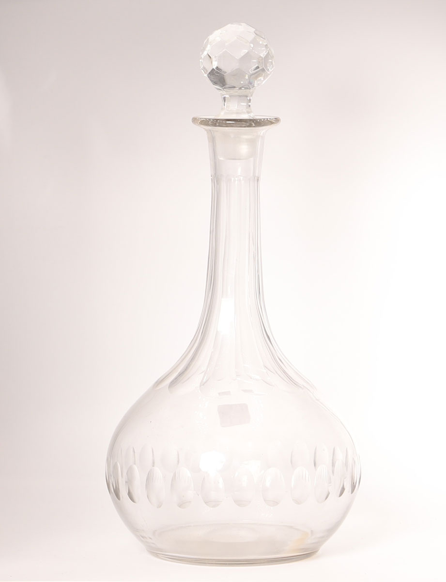 Carafe in cut crystal with its stopper