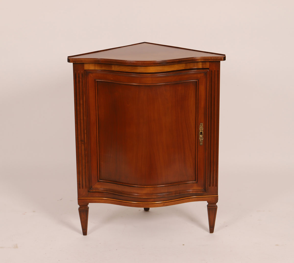 Corner cabinet Louis XVI