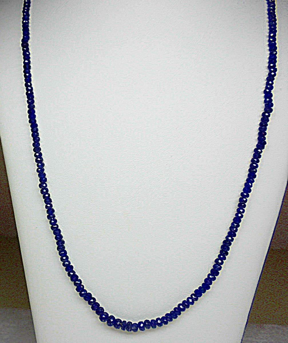 Very beautiful and rare necklace drop in sapphires weighing 62 c. approx - clasp Gold 0,35 g.