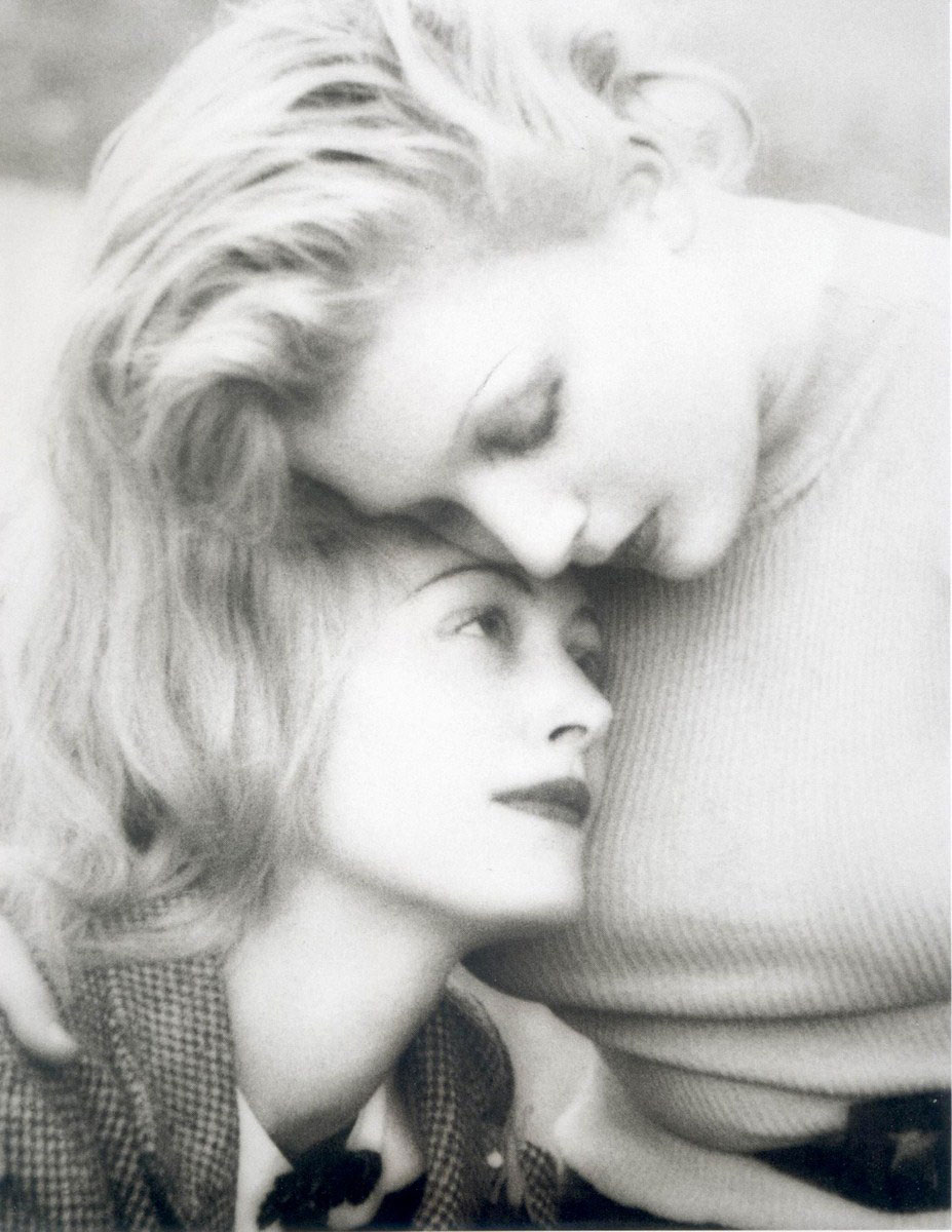 Nusch Éluard et Sonia Mossé (1935), Print, d'après Man Ray, Épreuve en couleur signée sur papier Arches dans la planche, et cachet de l’éditeur numéroté sur 150, encadré avec certificat de l’éditeur, Dimensions 51x51 cm