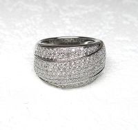 Very beautiful white gold ring 