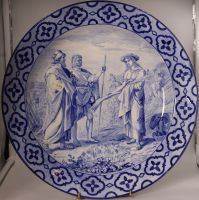 Paire de plat au décor bleu de scènes de campagne.