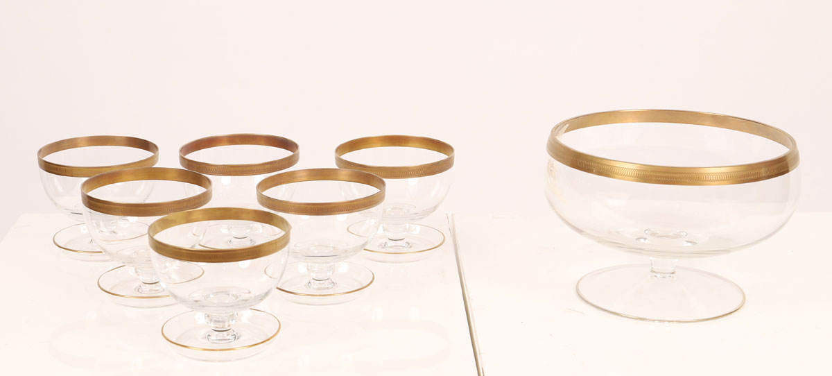 Crystal dessert service for 6 persons, decorated with a golden border on the neck.