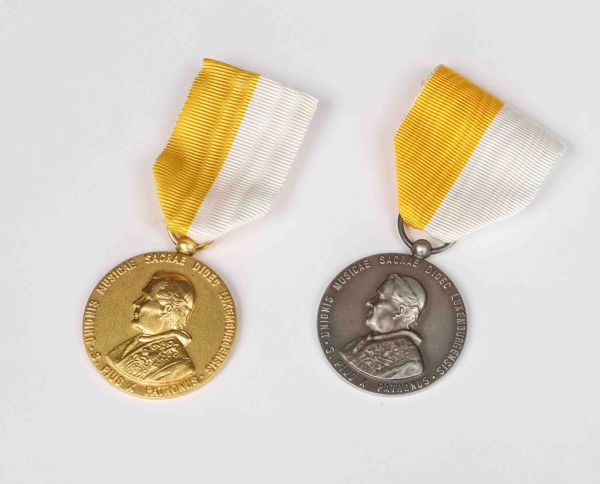 Lot of two medals of the musical union of the archdiocese of Luxembourg, with the effigy of Pope Pius X