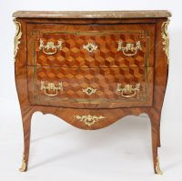 Jolie commode marquetée Louis XV 