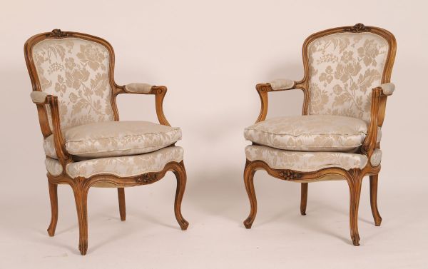 Paire de fauteuils cabriolets Louis XV