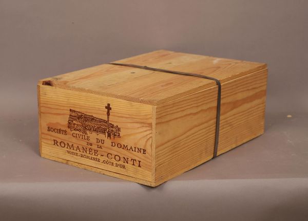 Exceptionnelle caisse du Domaine de la Romanée Conti de 12 flacons Millésime 1999