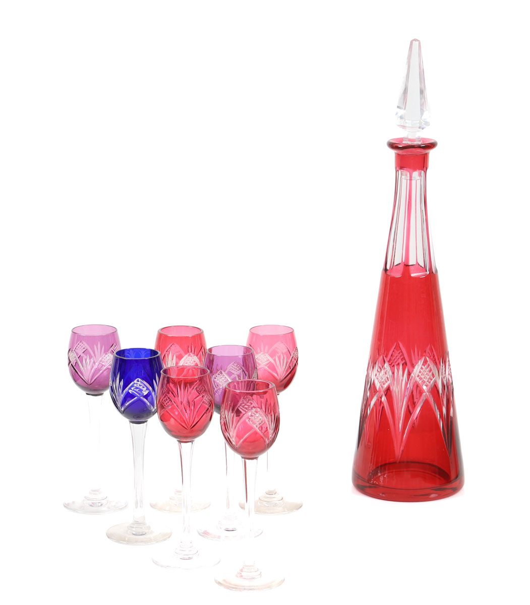 Set of 7 liqueur glasses and carafe