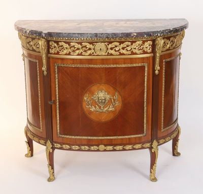 Commode de style Louis XVI