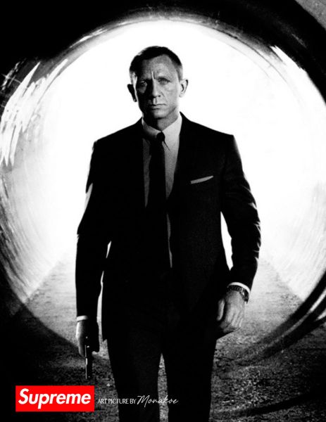 Daniel Craig Bond 1( d'après ), Supreme by Monakoe, Photo printed on glossy paper, silver finish, delivered framed, Photo size 44,5x28, Frame size 54,5x38 cm (white pass-through), edition of 5