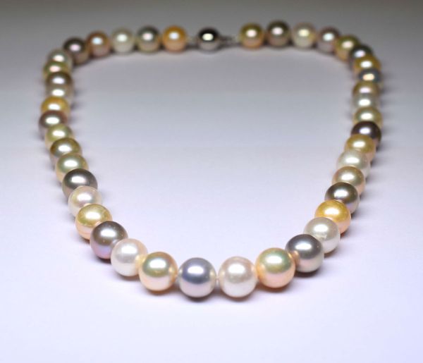 Very important necklace cultured pearls 