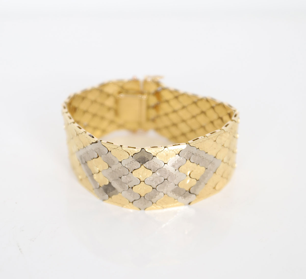 Flat bracelet