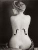 Le Violon d'Ingres (1924), Print, d'après Man Ray, Épreuve en couleur signée sur papier Arches dans la planche, et cachet de l’éditeur numéroté sur 150, encadré avec certificat de l’éditeur, Dimensions 38x28 cm