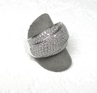 Very beautiful white gold ring 