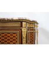 Exceptional Louis XVI chateau chest of drawers after RIESENER Versailles