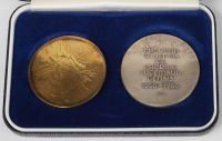 Box of two medals with the effigy of the 