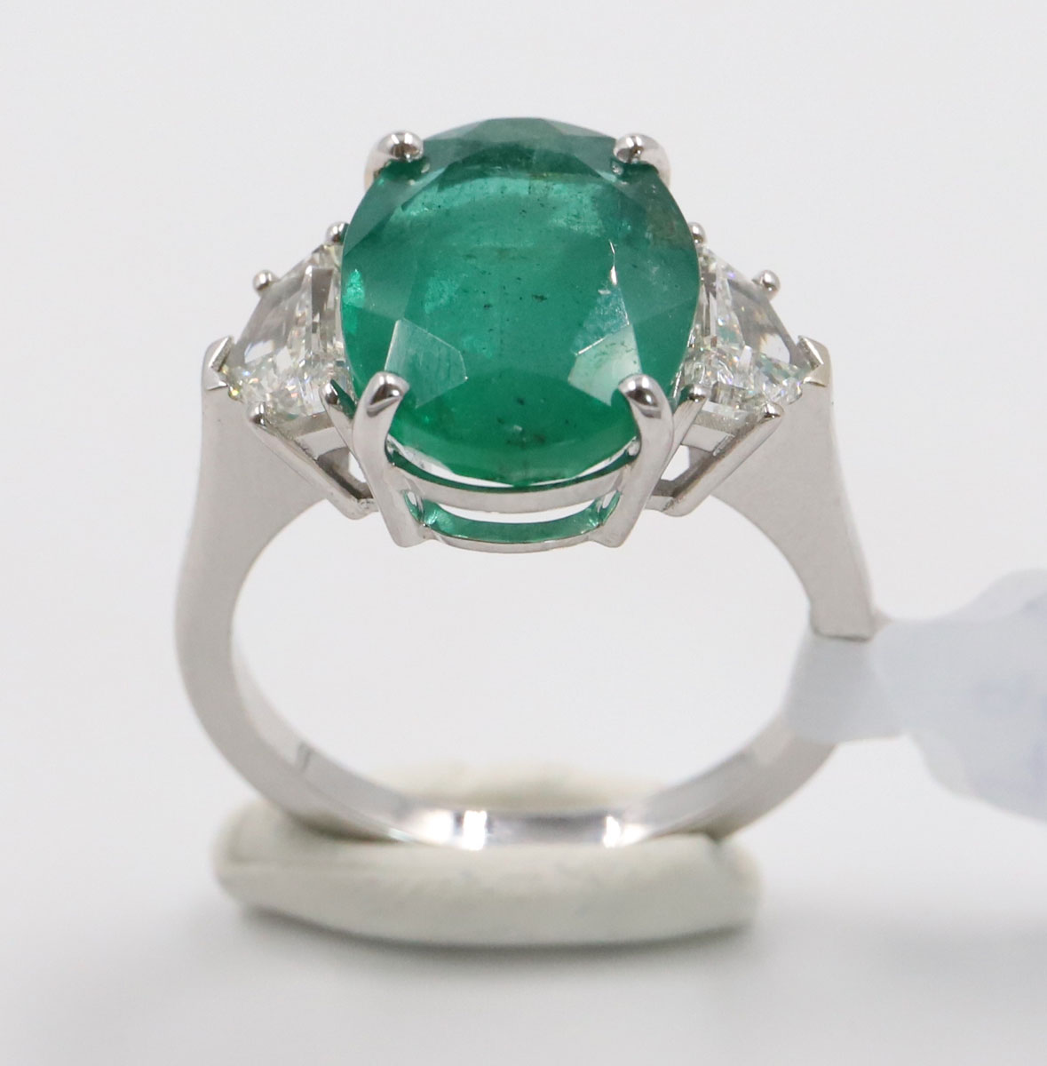 Exceptional Emerald Ring 