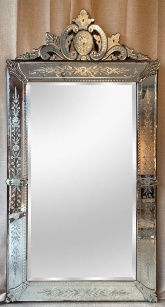 Large and elegant Venetian mirror