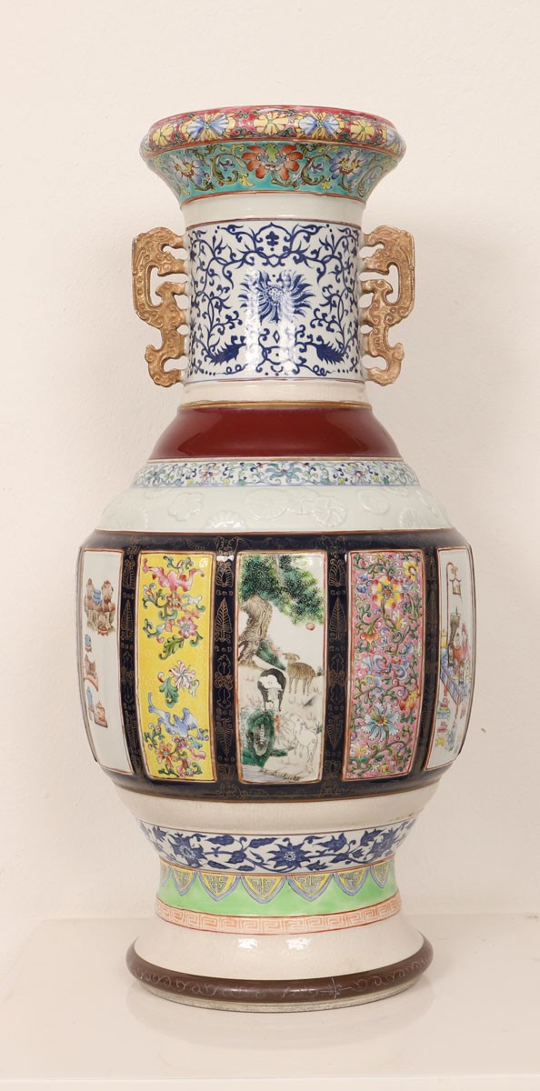 Chinese imperial vase in the Qianlong style (1736- 1795/96)