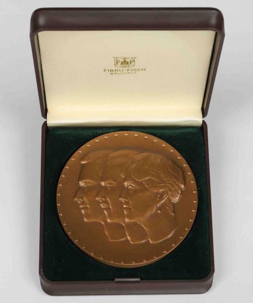 Medal in honor of three 3 generations of the Grand-Ducal dynasty of Luxembourg.