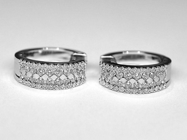 Pair of white gold half-shells set with 96 diamonds G/VS quality for 1,20 c. approx. - Gold 8,21 g