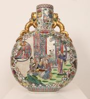 Important Chinese vase in the Qianlong taste (1736- 1795/96)