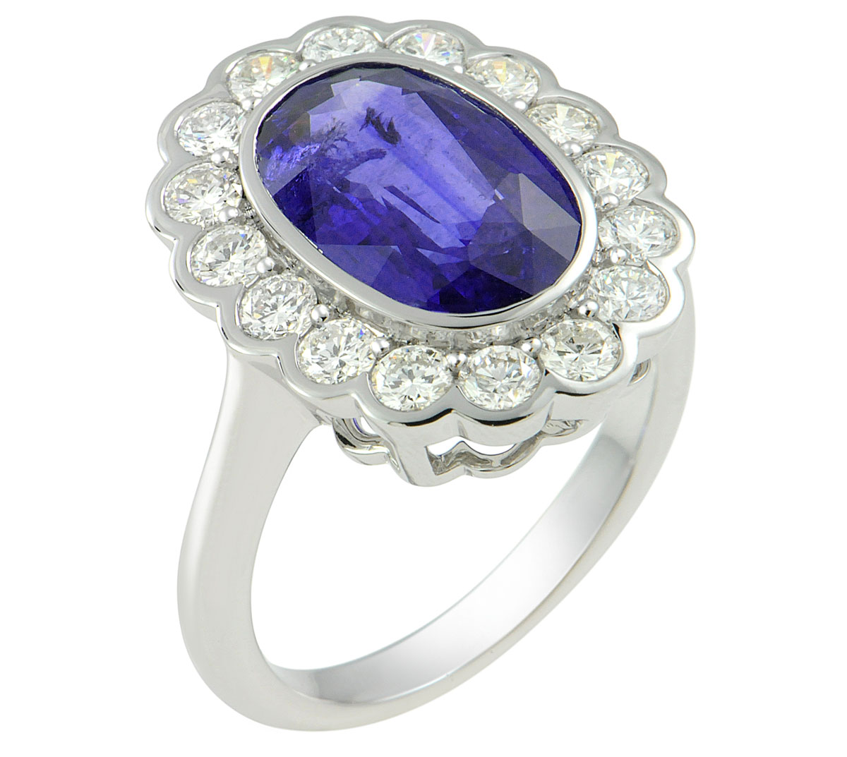 White gold ring centered on a natural Ceylon sapphire of exceptional color weighing 4.73 c in a scalloped surround of modern-cut round diamonds G/VS for 1.80 c approx. - Gold 7.01 g.