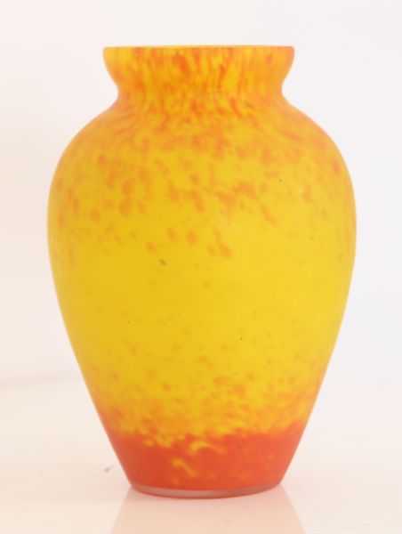 Vase orangé dans le goût de SCHNEIDER 