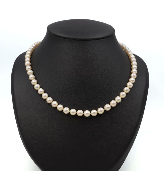 Akoya pearl necklace 