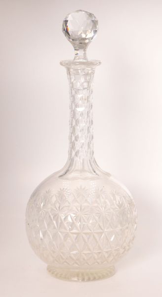 Carafe in cut crystal with its stopper