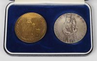 Box of two medals with the effigy of the 