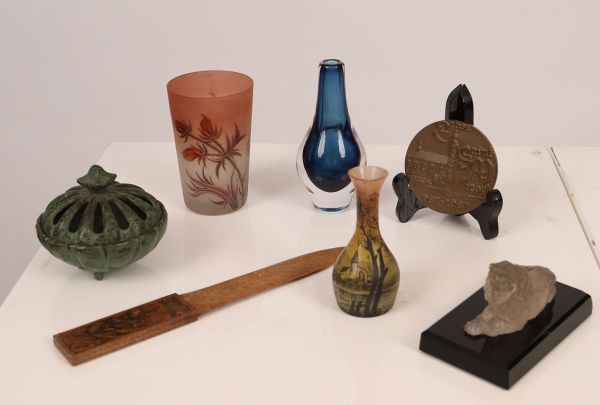 Objects of decoration 