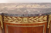 Commode de style Louis XVI