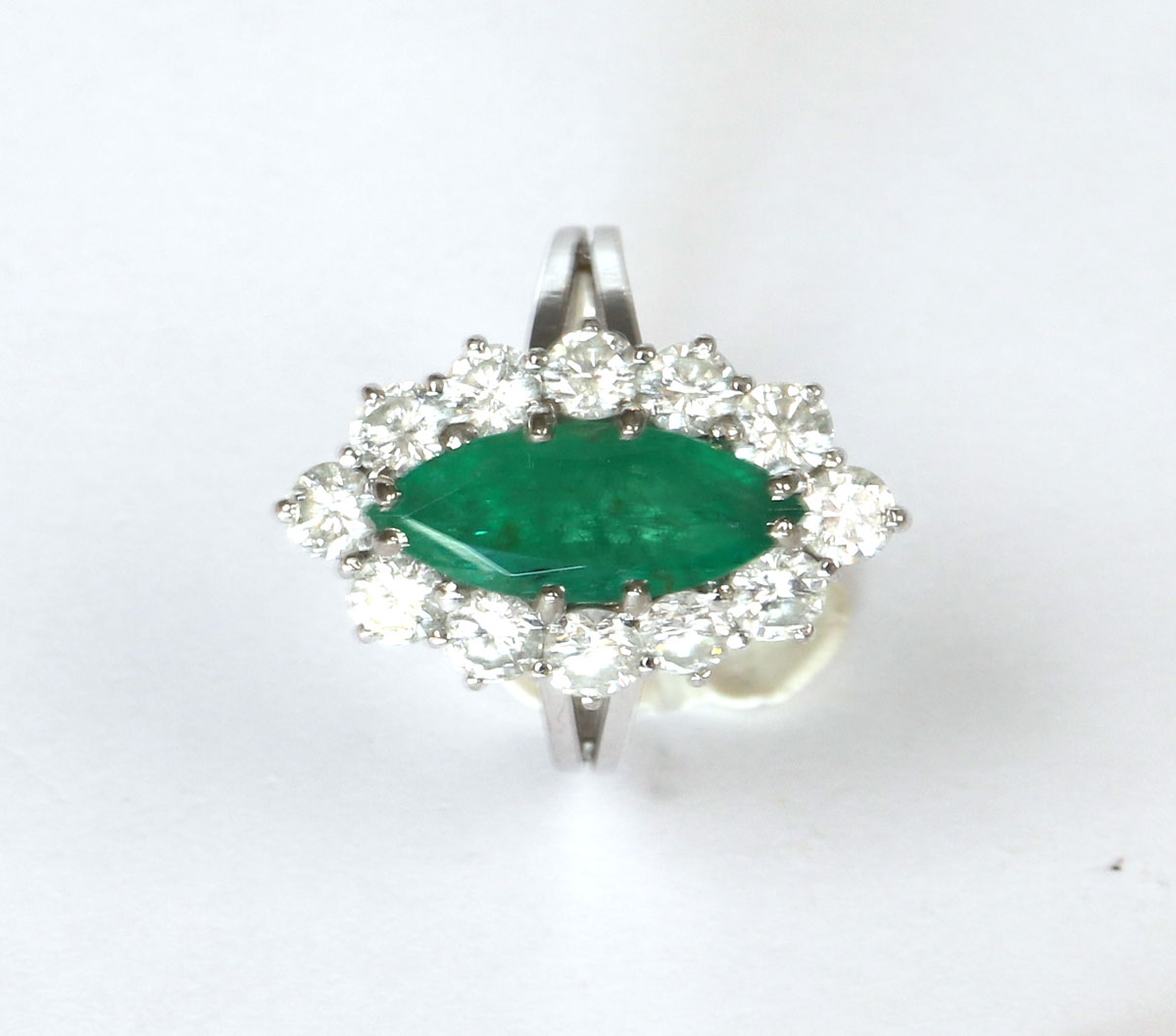 Important marquise ring