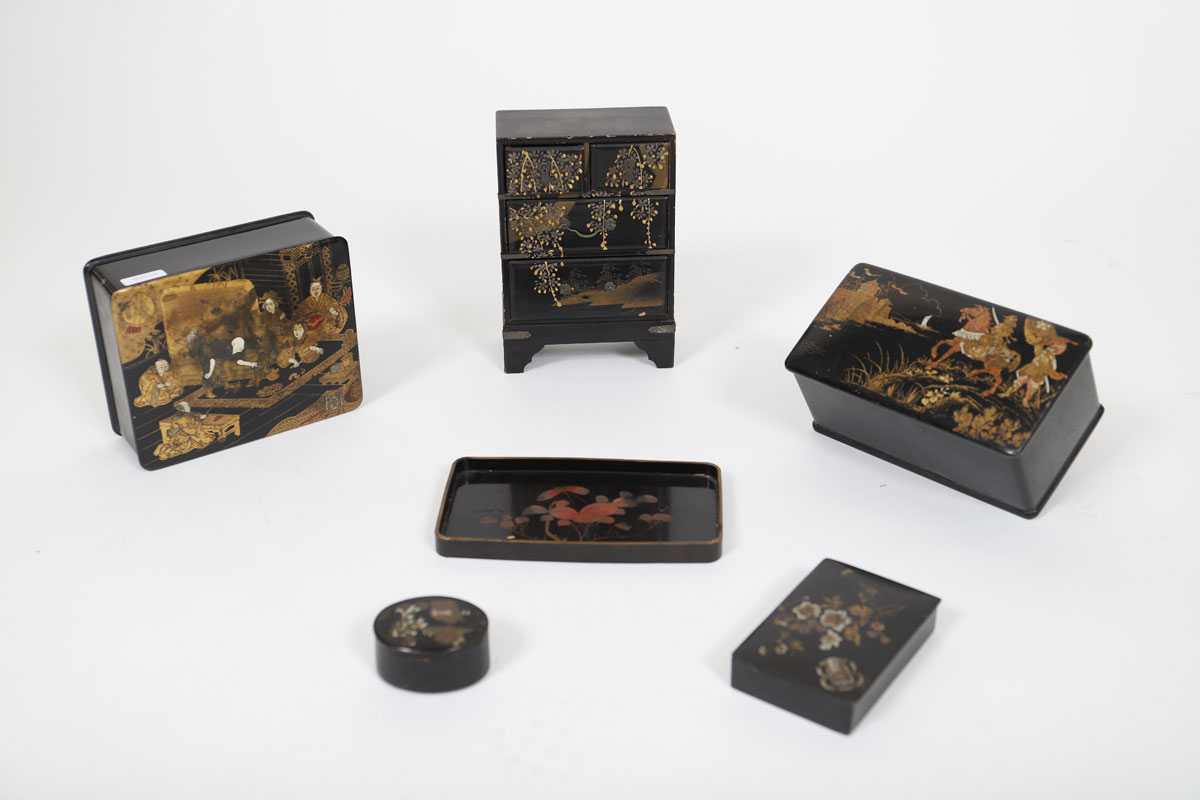 Set of minatures - China