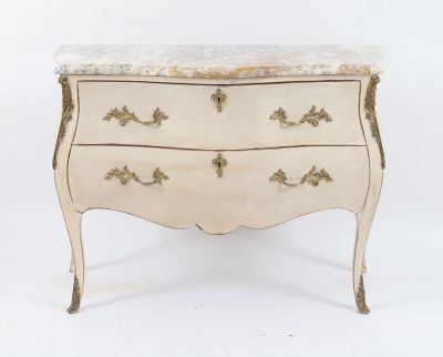 Commode sauteuse style Louis XV