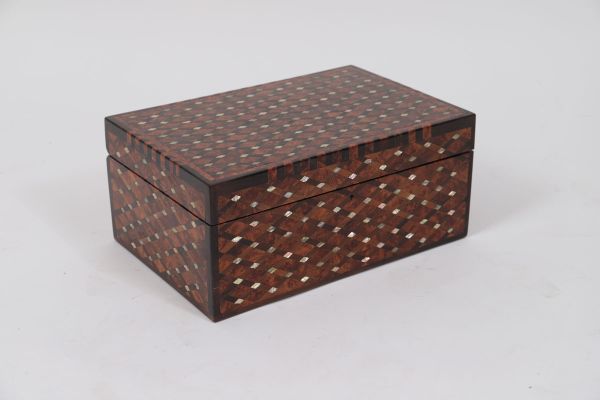 Travel box in marquetry