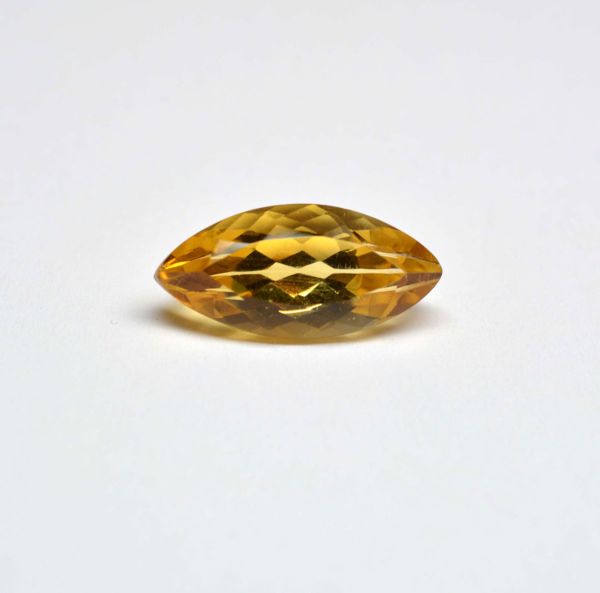 One navette-cut citrine on paper weighing 3.74 c. There are 2 natural baroque pearls of very beautiful lustre.