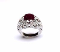 White gold ring centered on a deep red natural Burmese oval ruby weighing 4.05 cts, modern and stylized setting set with 188 diamonds for 2.20 cts approx. extra white quality VS. - Gold 4,95 g. 